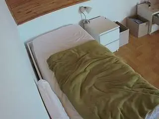 Camsoda Best Webcam of voyeurcam-julmodels-greybed-1