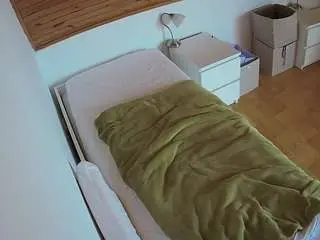 Camsoda Best Webcam of voyeurcam-julmodels-greybed-1