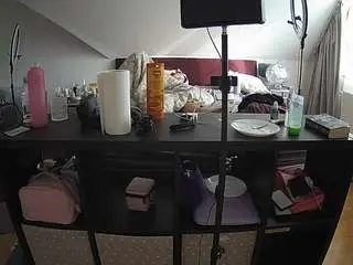 Camsoda Best Webcam of voyeurcam-julmodels-whitebed-6