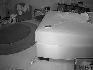 Camsoda Private Sex Chat of voyeurcam-julmodels-whitebed-6