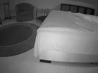 Camsoda Live Sex Cam of voyeurcam-julmodels-whitebed-6