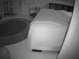Camsoda Private Sex Chat of voyeurcam-julmodels-whitebed-6