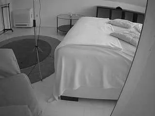 Camsoda Live Sex Cam of voyeurcam-julmodels-whitebed-6