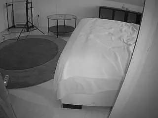 Camsoda Watch Live Sex Cams of voyeurcam-julmodels-whitebed-6