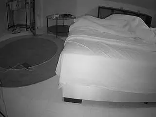 Camsoda Sex Chat of voyeurcam-julmodels-whitebed-6