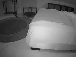 Camsoda Nude Webcam of voyeurcam-julmodels-whitebed-6