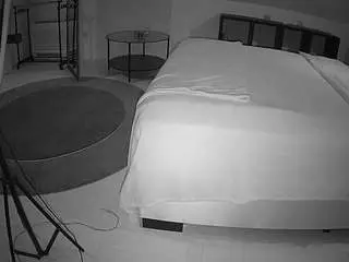 Camsoda Free Porn Cam of voyeurcam-julmodels-whitebed-6