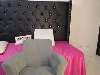 Camsoda Nude Webcam of renata-salinas