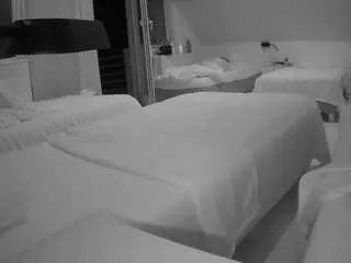 Camsoda Adult Webcams of voyeurcam-julmodels-bed-2