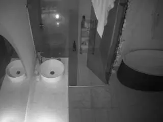 Camsoda Nude Webcam of voyeurcam-casa-salsa-bathroom-6