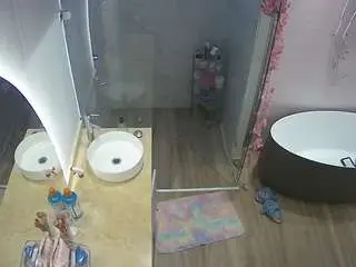 Camsoda Nude Webcam of voyeurcam-casa-salsa-bathroom-6