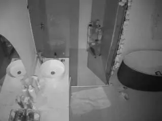 Camsoda Nude Webcam of voyeurcam-casa-salsa-bathroom-6