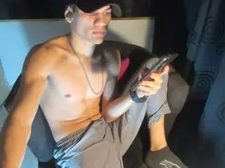 Camsoda Watch Live Sex Cams of andyloverhuge