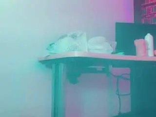 Camsoda Watch Live Sex Cams of emeli-roushot