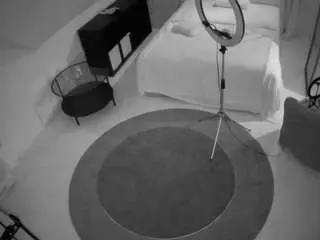 Camsoda Free Porn Cam of voyeurcam-julmodels-whitebed-1