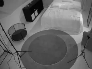 Camsoda Nude Webcam of voyeurcam-julmodels-whitebed-1