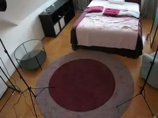 Camsoda Live Sex of voyeurcam-julmodels-whitebed-1