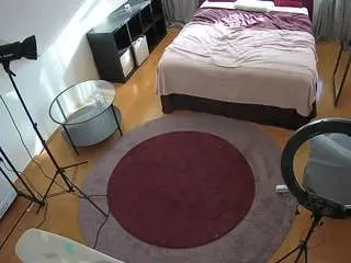 Camsoda Free Porn Cam of voyeurcam-julmodels-whitebed-1