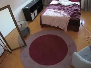 Camsoda Free Porn Cam of voyeurcam-julmodels-whitebed-1