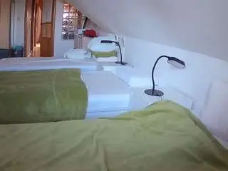 Camsoda Sex Chat of voyeurcam-julmodels-bed-3