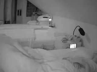 Camsoda Sex Cam of voyeurcam-julmodels-bed-3