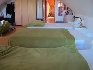 Camsoda Nude Webcam of voyeurcam-julmodels-bed-3