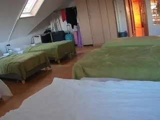 Camsoda Sex Cam of voyeurcam-julmodels-bed-3