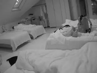 Camsoda Nude Webcam of voyeurcam-julmodels-bed-3