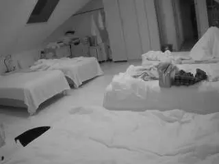 Camsoda Sex Chat of voyeurcam-julmodels-bed-3