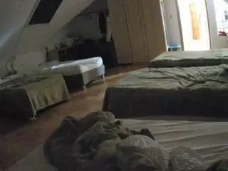 Camsoda Sex Chat of voyeurcam-julmodels-bed-3