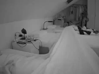 Camsoda Nude Webcam of voyeurcam-julmodels-bed-4