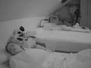 Camsoda Watch Live Sex Cams of voyeurcam-julmodels-bed-4