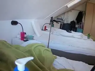 Camsoda Private Sex Chat of voyeurcam-julmodels-bed-4