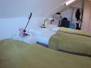 Camsoda Sex Chat of voyeurcam-julmodels-bed-4
