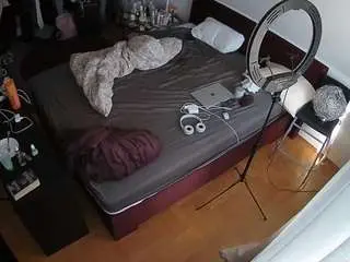 Camsoda Live Sex Cam of voyeurcam-julmodels-whitebed-2