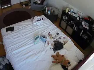 Camsoda Watch Live Sex Cams of voyeurcam-julmodels-whitebed-2