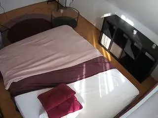 Camsoda Free Porn Cam of voyeurcam-julmodels-whitebed-2