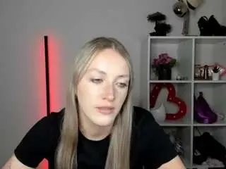 Camsoda Nude Webcam of evelynblond