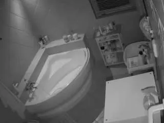 Camsoda Private Sex Chat of voyeurcam-julmodels-bath-1st-2