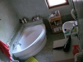 Camsoda Sex Chat of voyeurcam-julmodels-bath-1st-2