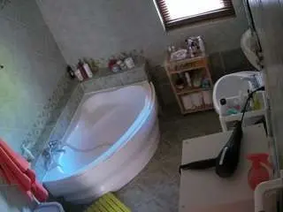 Camsoda Adult Webcams of voyeurcam-julmodels-bath-1st-2