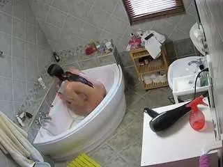 Camsoda Live Sex Cam of voyeurcam-julmodels-bath-1st-2