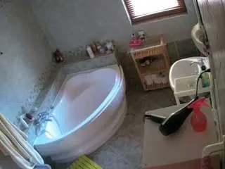 Camsoda Sex Cam of voyeurcam-julmodels-bath-1st-2