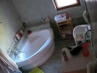 Camsoda Free Porn Cam of voyeurcam-julmodels-bath-1st-2