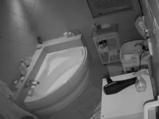 Camsoda Best Webcam of voyeurcam-julmodels-bath-1st-2