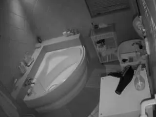Camsoda Private Sex Chat of voyeurcam-julmodels-bath-1st-2