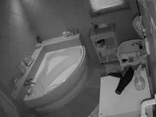 Camsoda Live Sex Cam of voyeurcam-julmodels-bath-1st-2