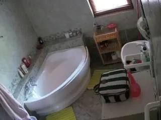 Camsoda Free Live Porn of voyeurcam-julmodels-bath-1st-2