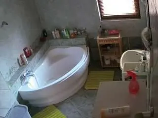 Camsoda Adult Video Chat of voyeurcam-julmodels-bath-1st-2