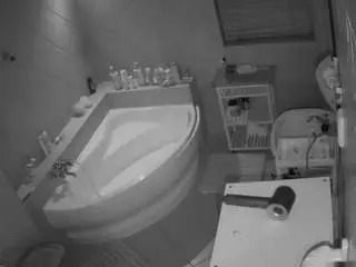 Camsoda Free Porn Cam of voyeurcam-julmodels-bath-1st-2